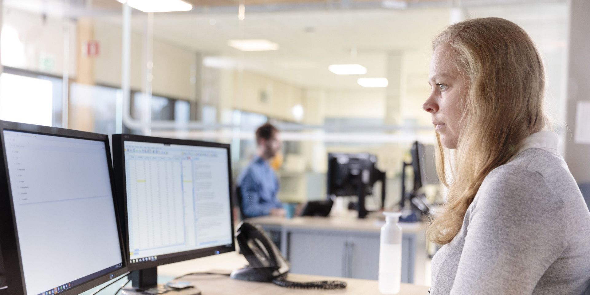 medewerker lifelines op hoofdkantoor